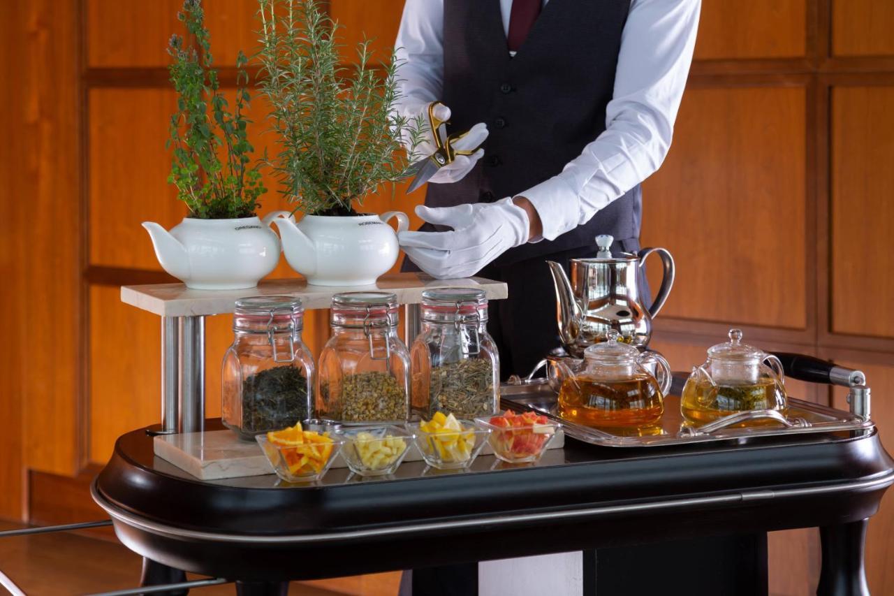 Hotel The Ritz-Carlton, Almaty Extérieur photo