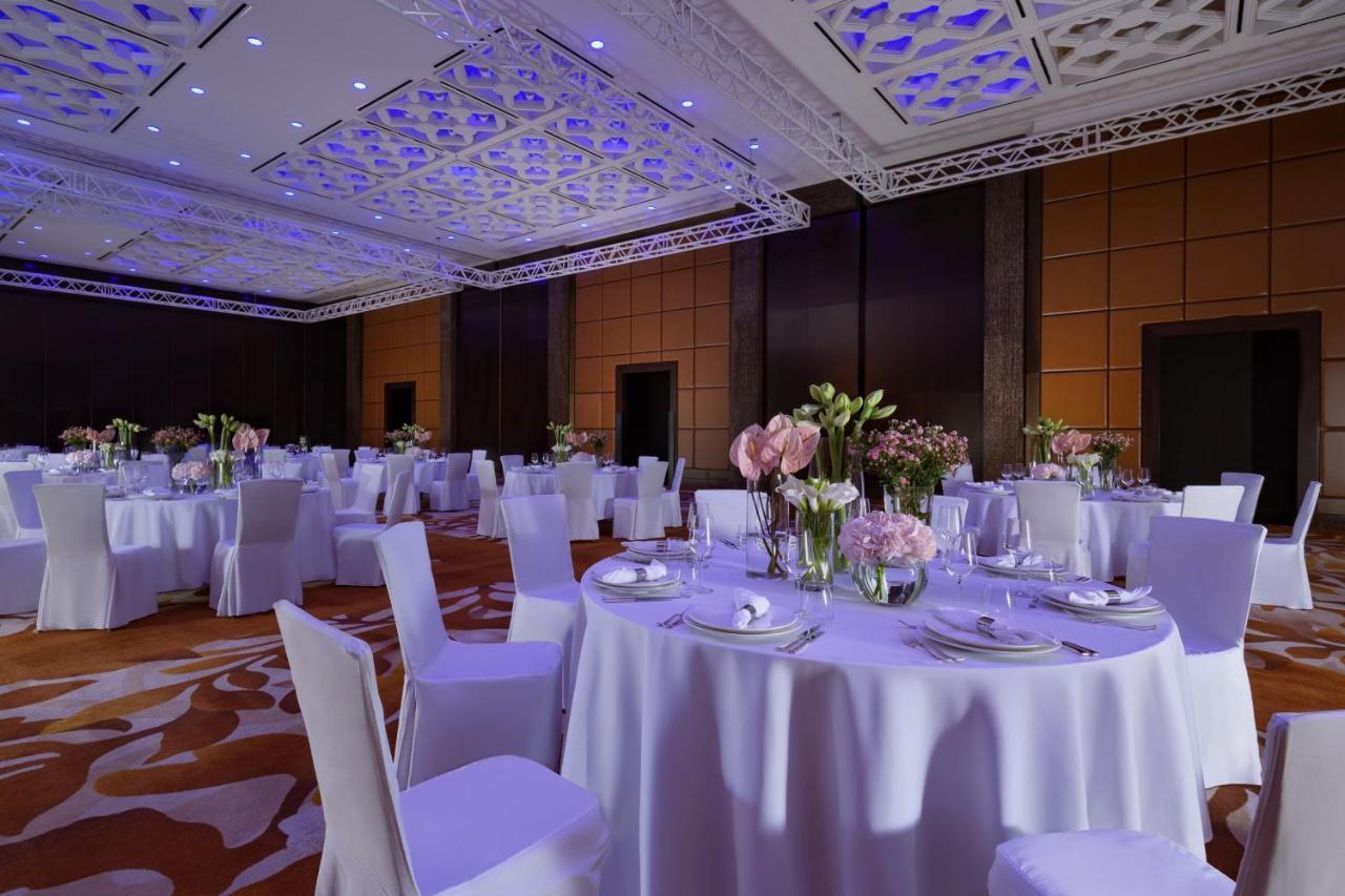 Hotel The Ritz-Carlton, Almaty Extérieur photo