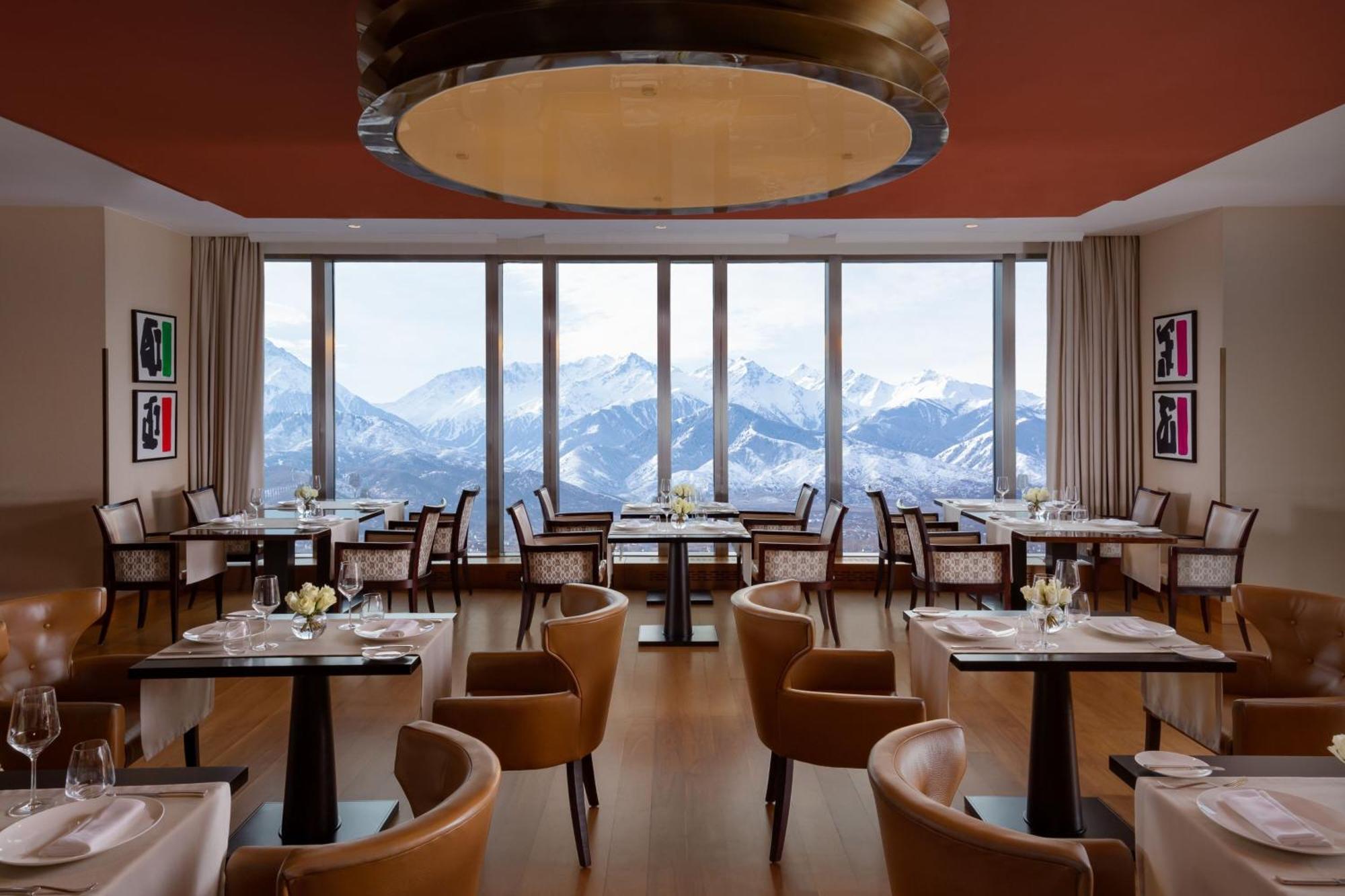 Hotel The Ritz-Carlton, Almaty Extérieur photo