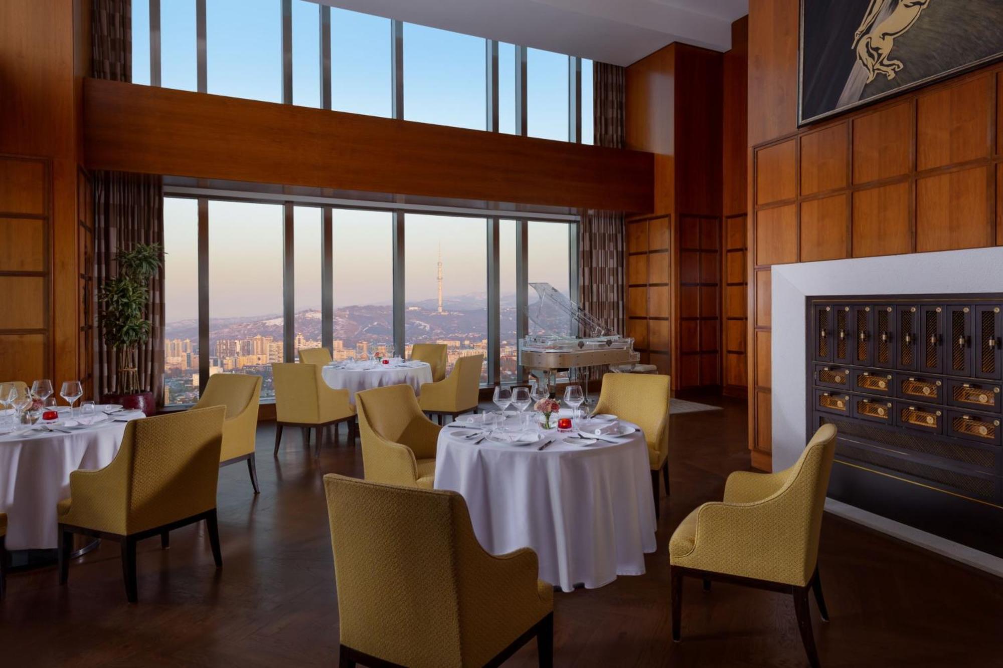 Hotel The Ritz-Carlton, Almaty Extérieur photo